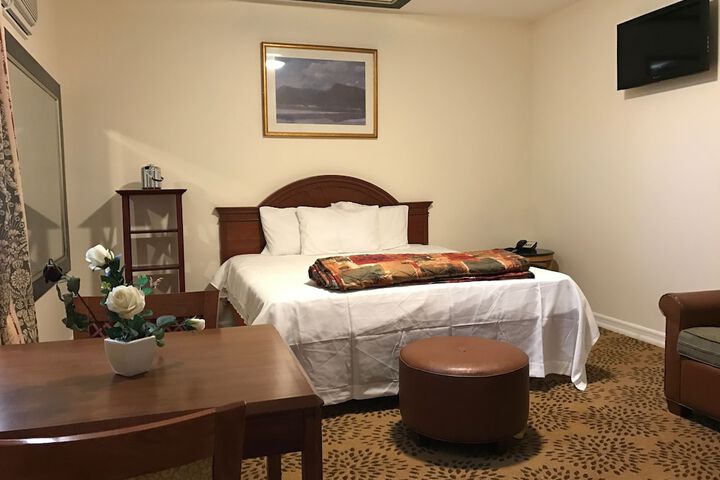 Room 17 of 28