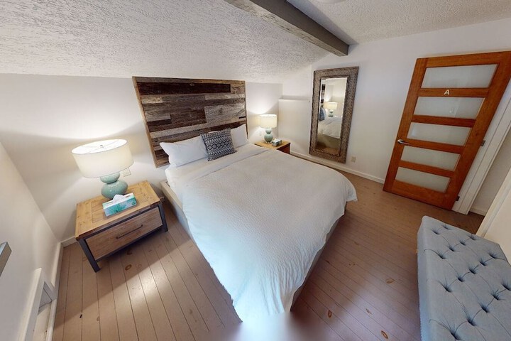 Room 12 of 33