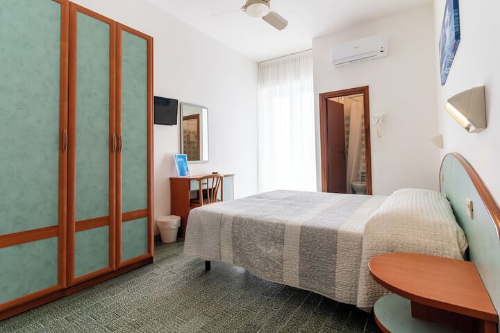 Room 42 of 85
