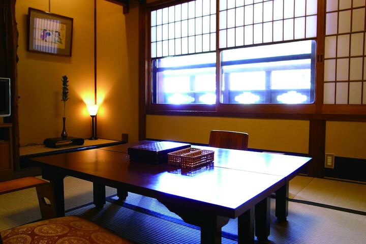 Room 5 of 60