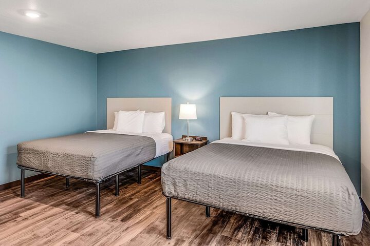 1 Queen Bed (3 of 20)