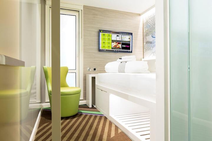 Room 4 of 15