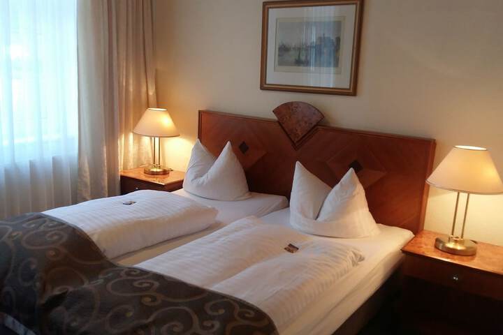 Room 48 of 100