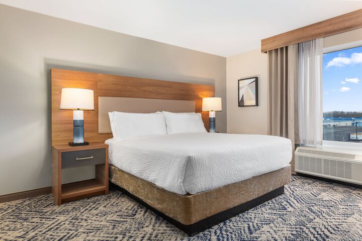Studio King Size Bed (6 of 20)