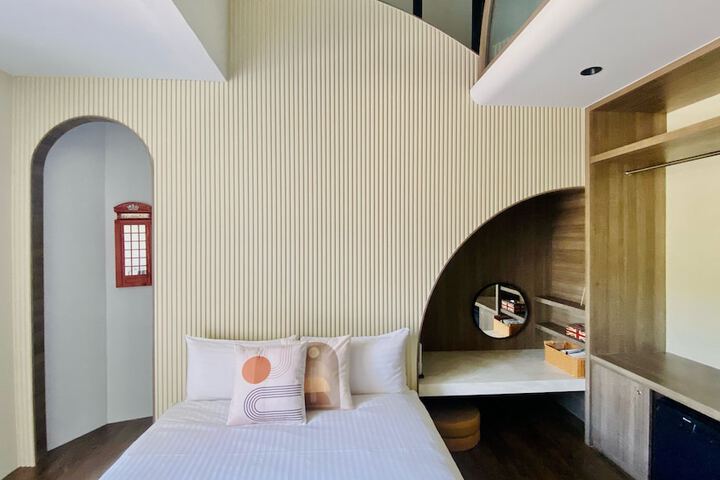 Room 5 of 75