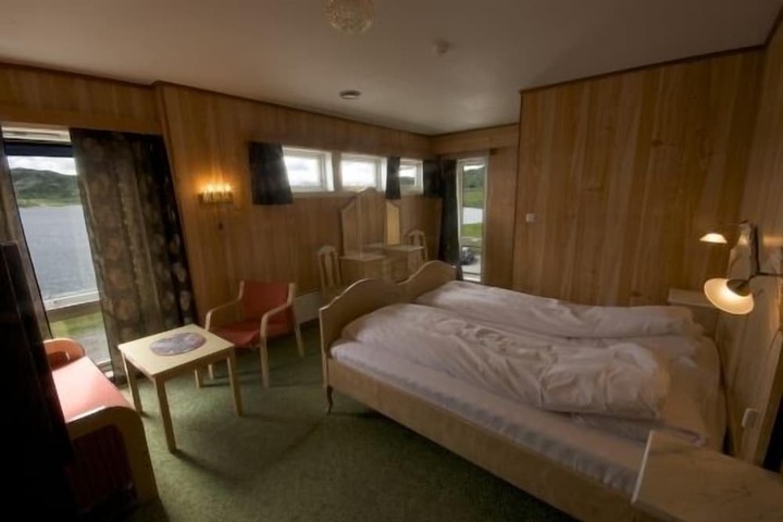 Room 9 of 49