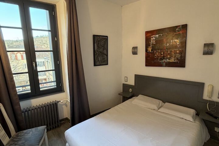Room 11 of 42