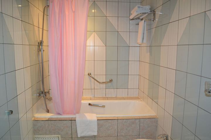 Room 12 of 23