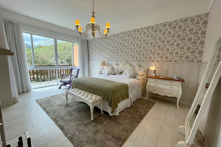 Room 28 of 104