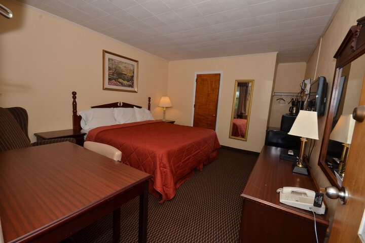 1 King Bed (5 of 5)