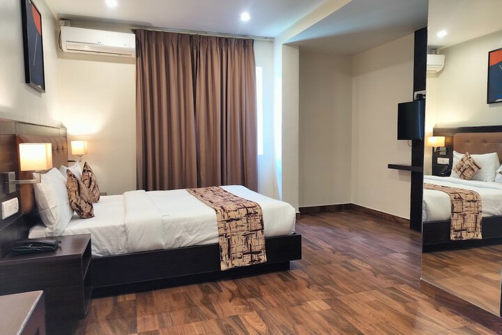 Room 8 of 11
