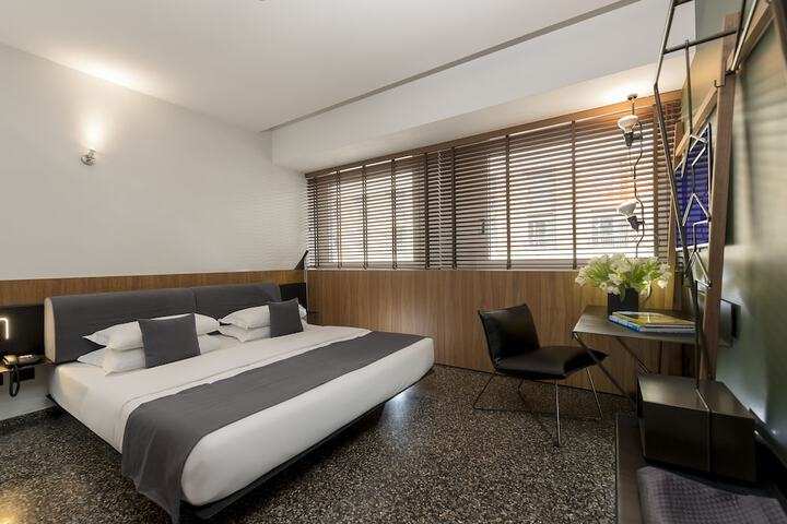 Room 8 of 40