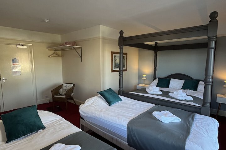 Room 14 of 37