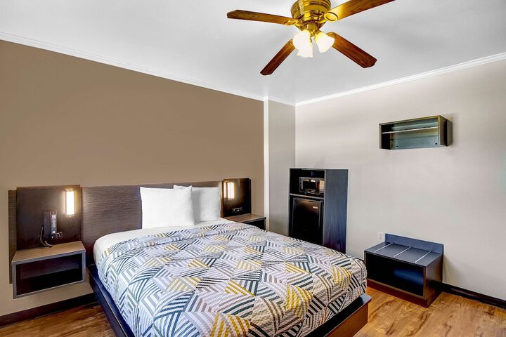 Deluxe Room 2 Double Beds Refrigerator, Microwave (14 of 15)