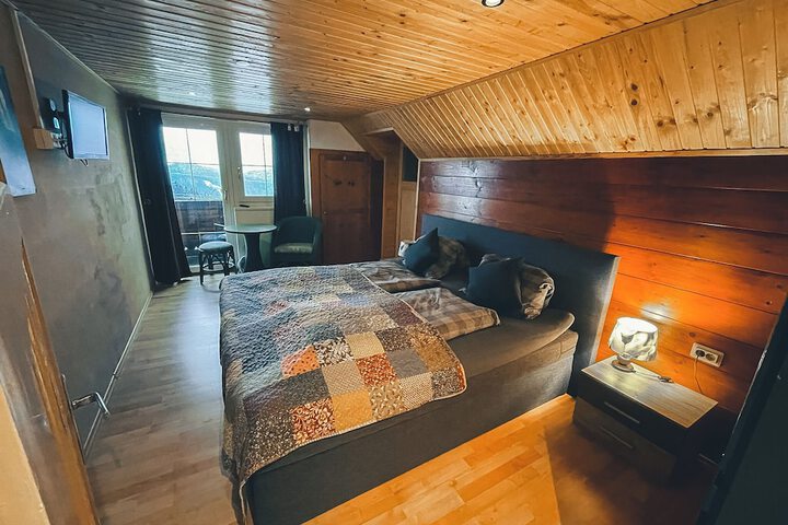 Room 5 of 96