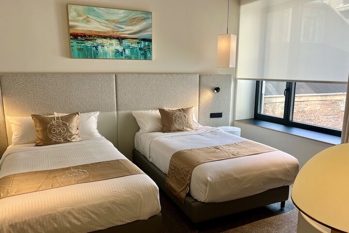 Room 4 of 105