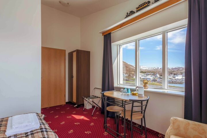Room 11 of 52