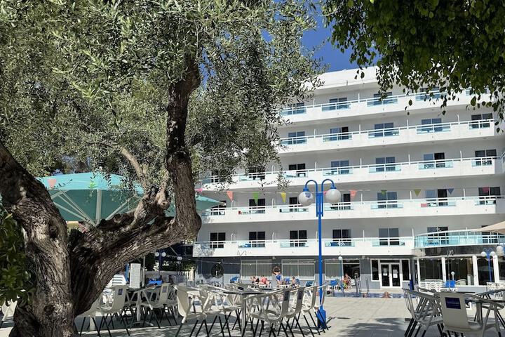 Hotel with Pool