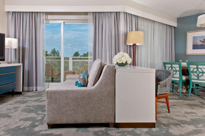 Suite 1 King Bed Petite Suite (5 of 7)