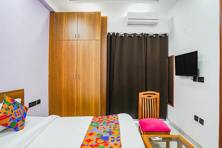 Room 14 of 28