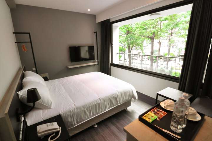 Room 5 of 77