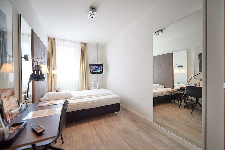 Room 35 of 69