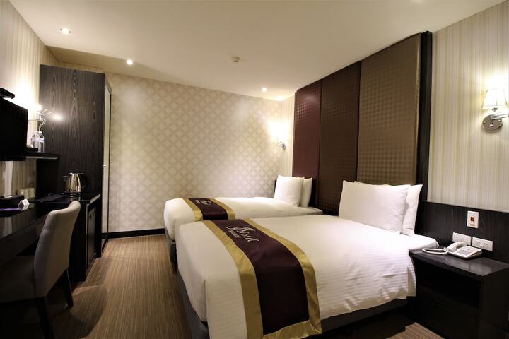 Room 22 of 64