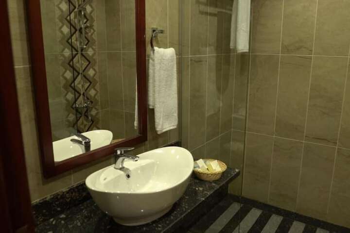 Room 3 of 71