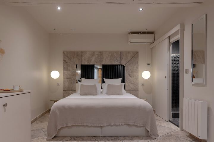 Room 284 of 780