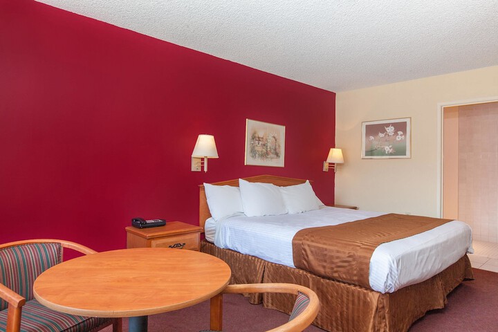 Room 8 of 19