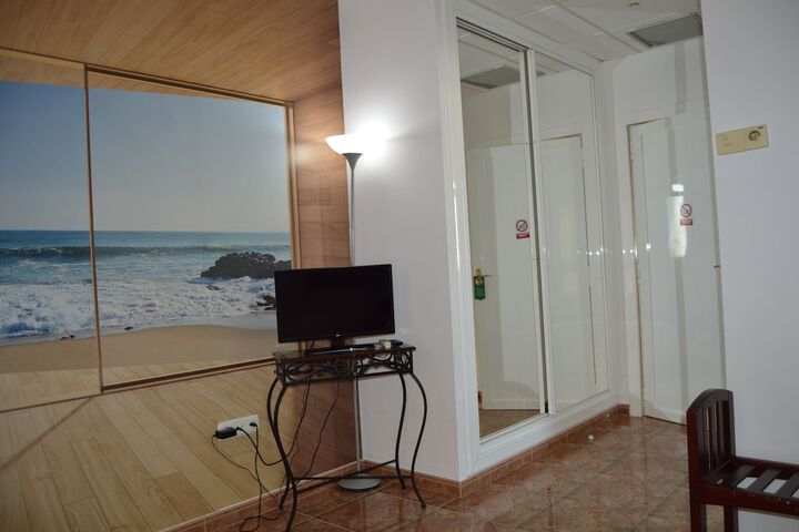 Room 4 of 43