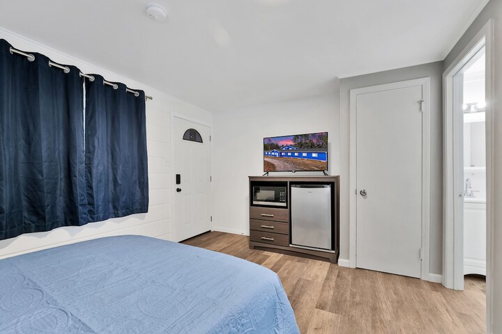 Classic Double Room 2 Queen Beds Private Bathroom (2 of 5)