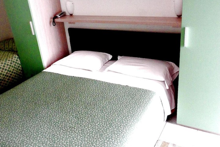 Room 4 of 34