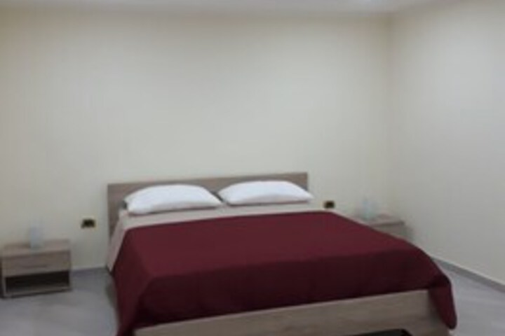 Room 13 of 16