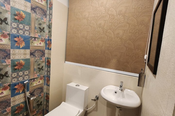 Room 63 of 77