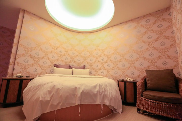 Room 7 of 51