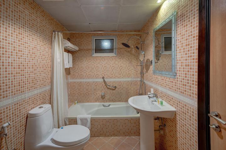 Room 35 of 77