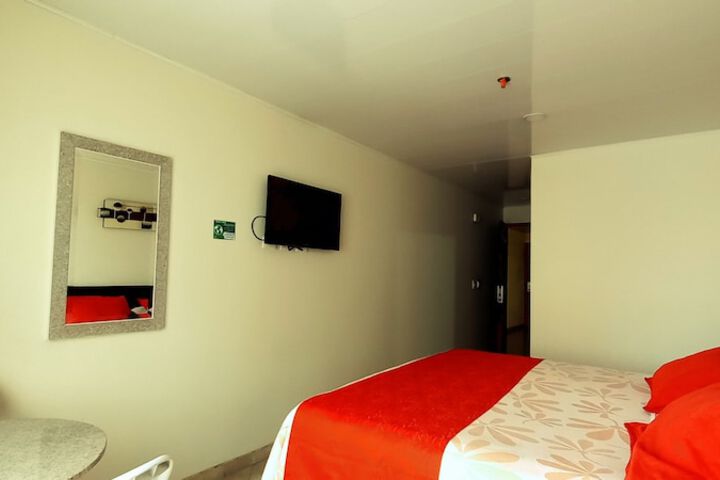 Room 17 of 40
