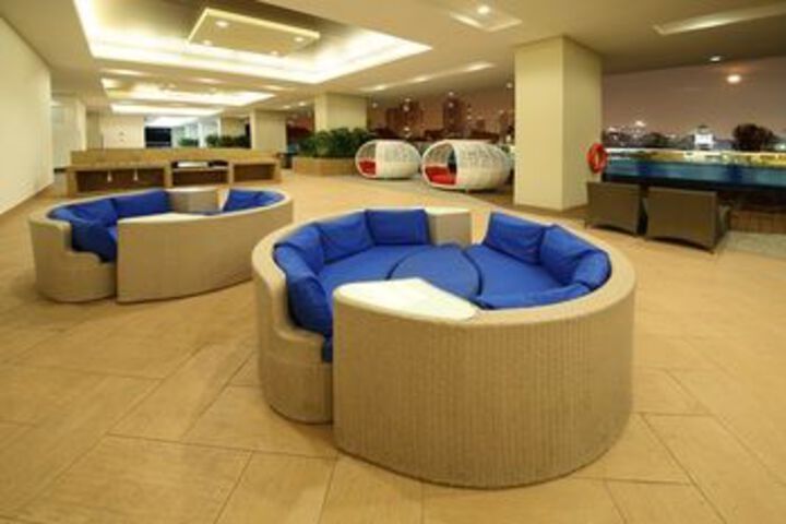 Entrance & Lobby