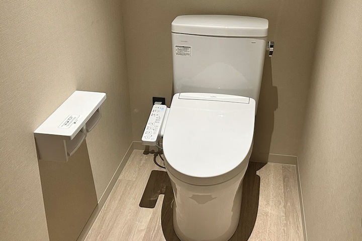 Room 8 of 99