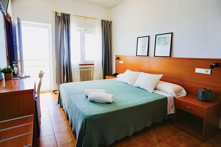 Room 4 of 76
