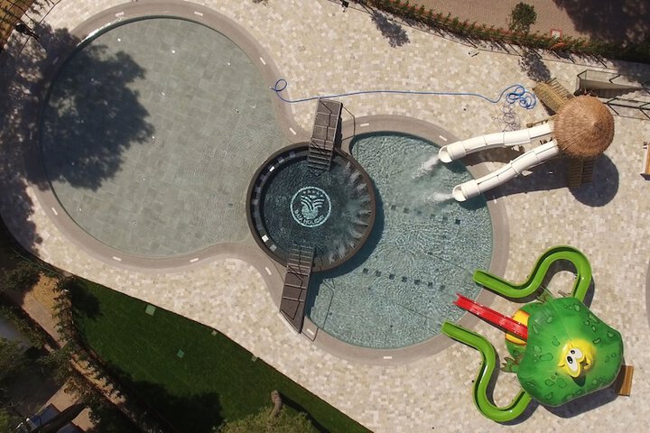 Hotel Pool