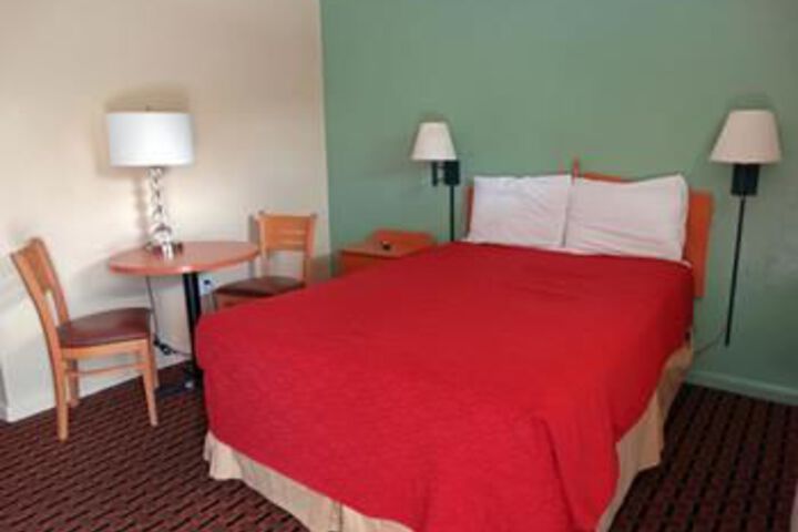 Room 2 of 8