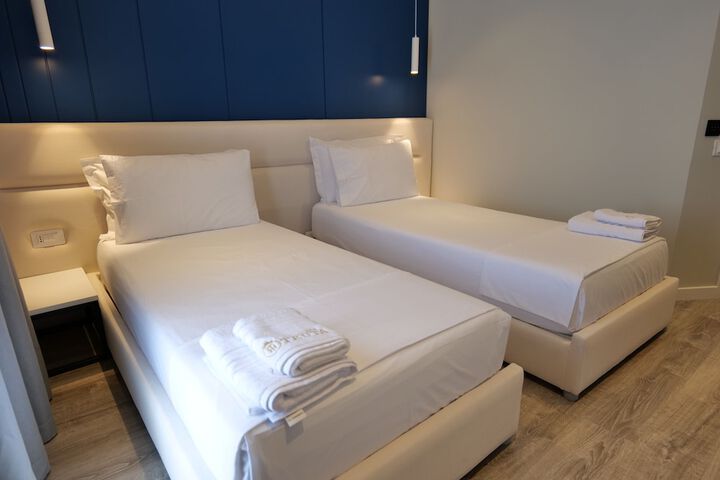 Room 28 of 171