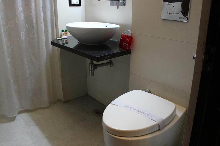 Room 9 of 25