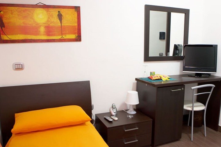 Room 7 of 10