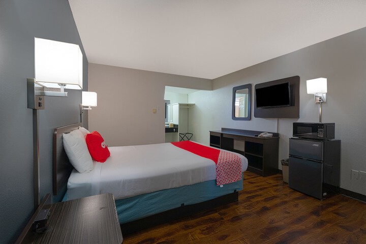 Room 35 of 108