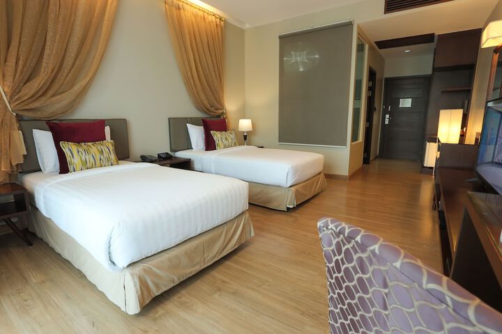 Room 33 of 108