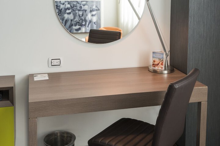 Room 6 of 61