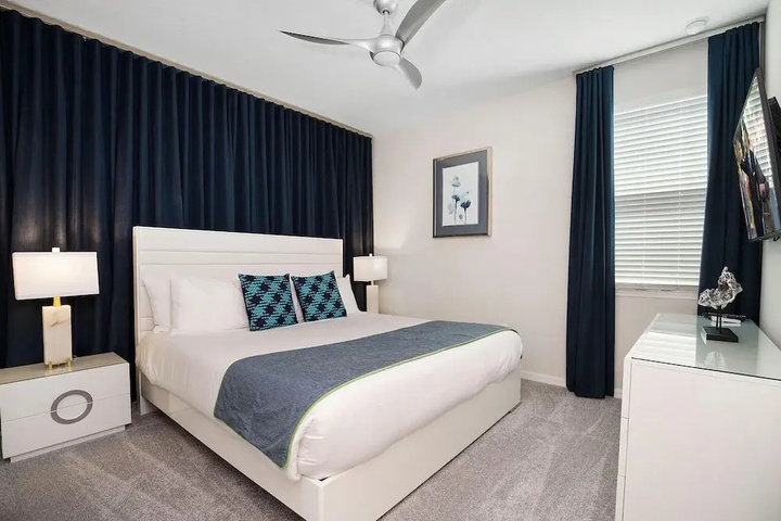 Room 4 of 28
